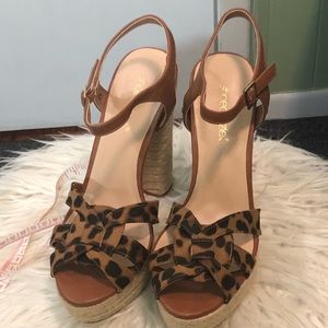 Shoedazzle Leopard Print Sandal